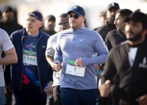 محافظ الأحساء يتقدّم المتسابقين في ماراثون "الحسا تركض 2026" ويتوّج الفائزين