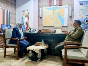 فايزة أحمد تعقد اجتماعًا موسعًا مع رئيس مدينة الشلاتين لبحث القضايا التعليمية