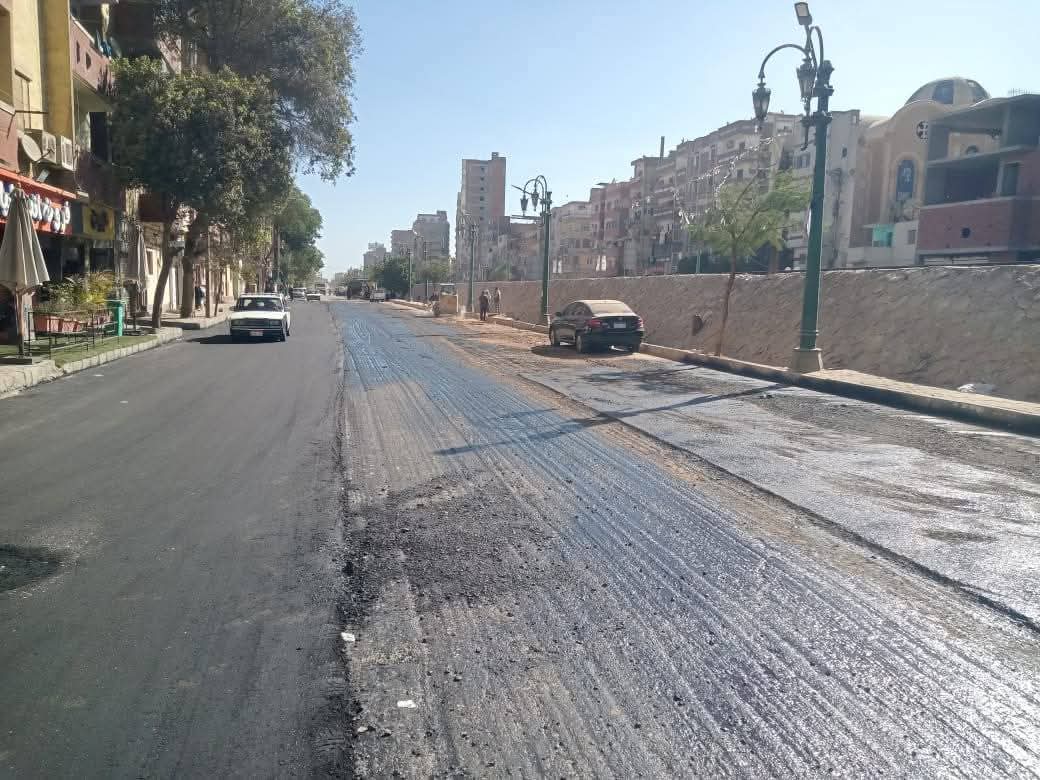محافظ أسيوط: الانتهاء من مراحل متقدمة في رصف شارع الجلاء بحي شرق لتحسين السيولة المرورية والمظهر الحضاري
