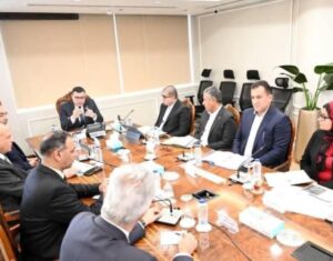 الإسكان:الوزير يعقد اجتماع مع مسئولي شركة سامكريت لمتابعة الموقف التنفيذي للمشروعات.