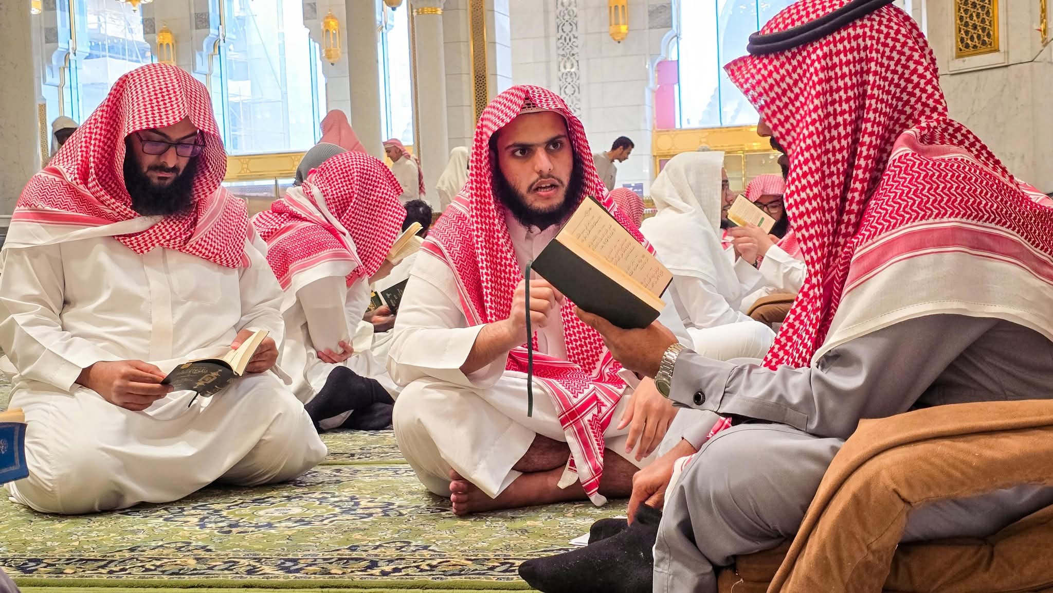 إطلاق دورة حفظ السنة النبوية والمتون العلمية بالمسجد الحرام خلال الإجازة الشتوية