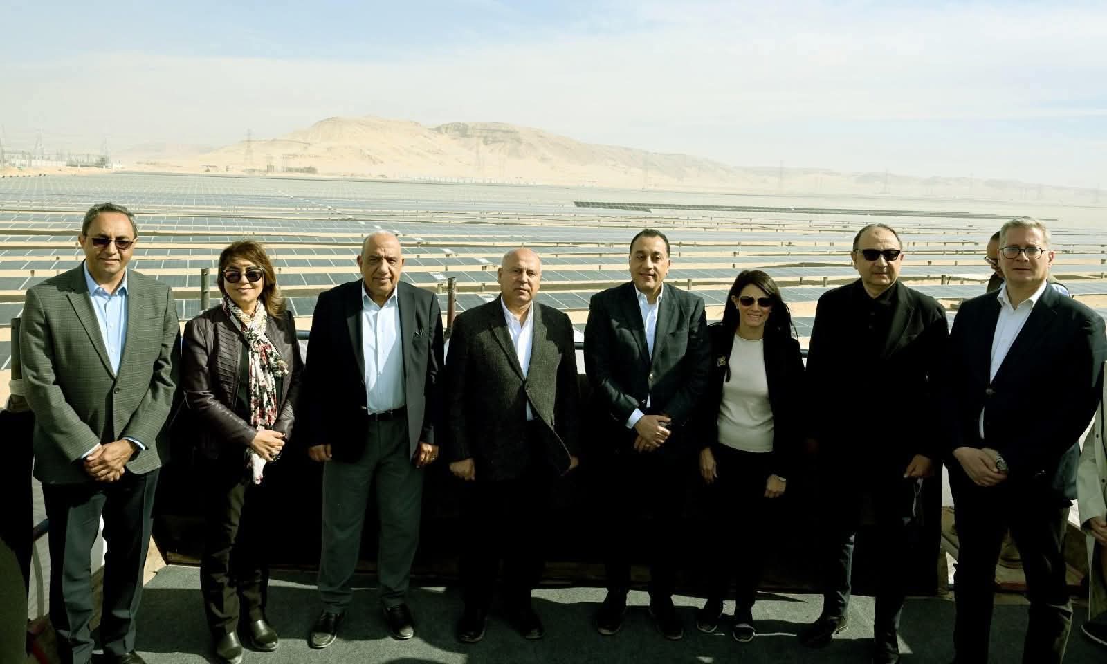 رئيس الوزراء يفتتح المرحلة الأولى من مشروع أوبيليسك لتوليد الكهرباء من الطاقة الشمسية