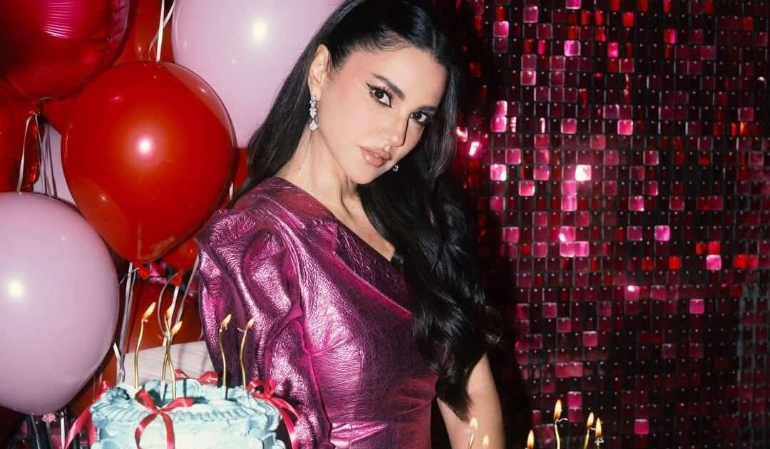درة تحتفل بعيد ميلادها برسالة امتنان وتخطف الأنظار بإطلالة راقية