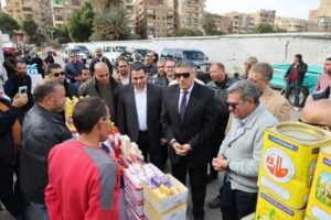 محافظ الجيزة يفتتح سوق اليوم الواحد بشارع الصوامع في حي إمبابة 