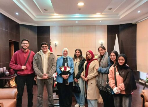 طلبة إعلام القاهرة يرحبون بعميدتهم الجديدة الدكتورة وسام نصر