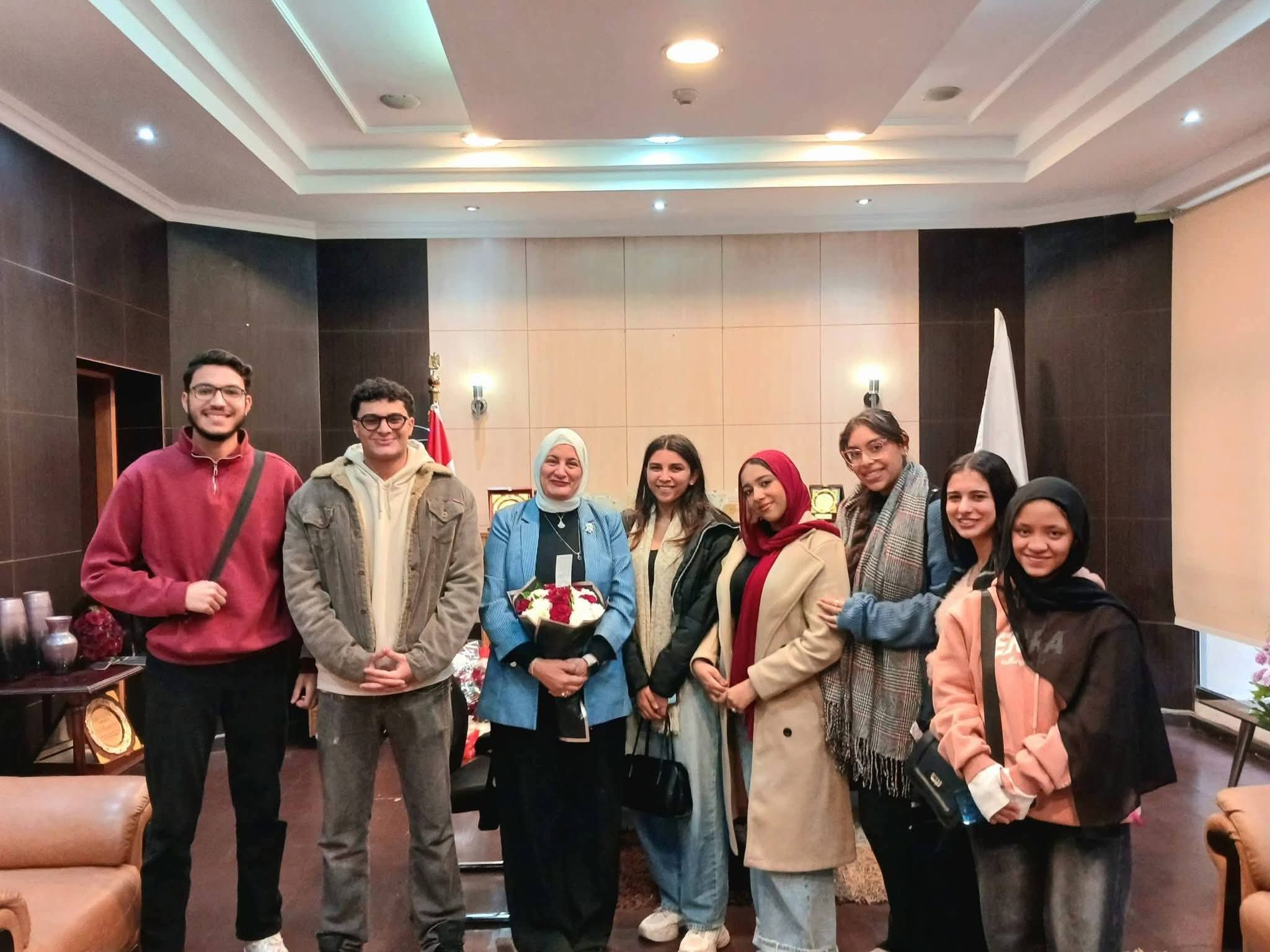 طلبة إعلام القاهرة يرحبون بعميدتهم الجديدة الدكتورة وسام نصر