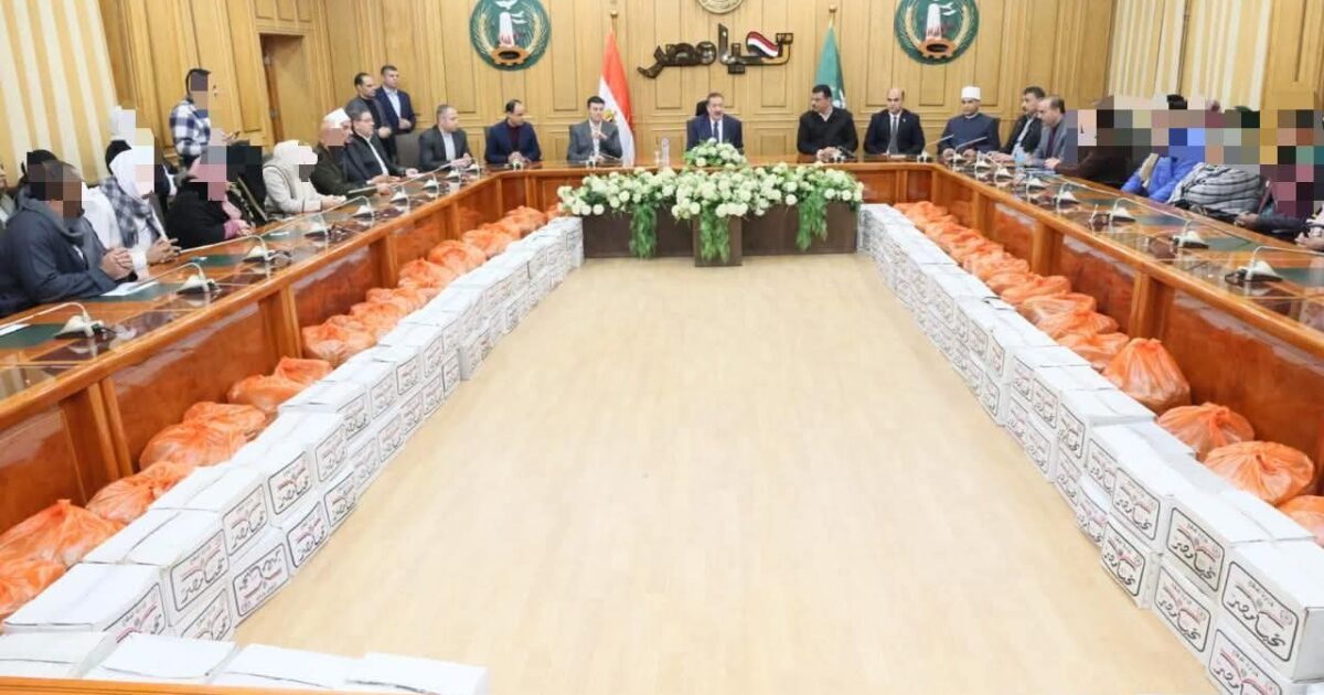 محافظ المنوفية يوزع 750 ألف جنيه مساعدات لـ80 حالة إنسانية وذوي الهمم