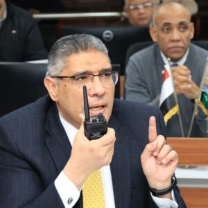 من مركز السيطرة للطوارئ.. محافظ الجيزة يقود حملات لإزالة موقف عشوائي للتوك توك بمدخل المجزر الآلي– اللبيني