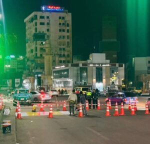 محافظ الغربية يتابع تنفيذ ممرات المشاة الفسفورية ضمن منظومة الإشارات الذكية والممرات الآمنة بشارع البحر بالمحلة 