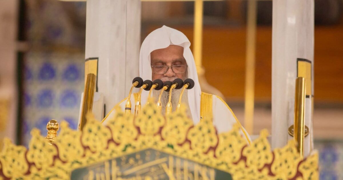 الحذيفي يؤم المصلين لصلاة الجمعة بالمسجد النبوي