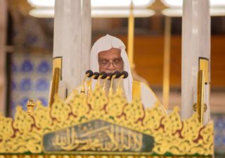 الحذيفي يؤم المصلين لصلاة الجمعة بالمسجد النبوي