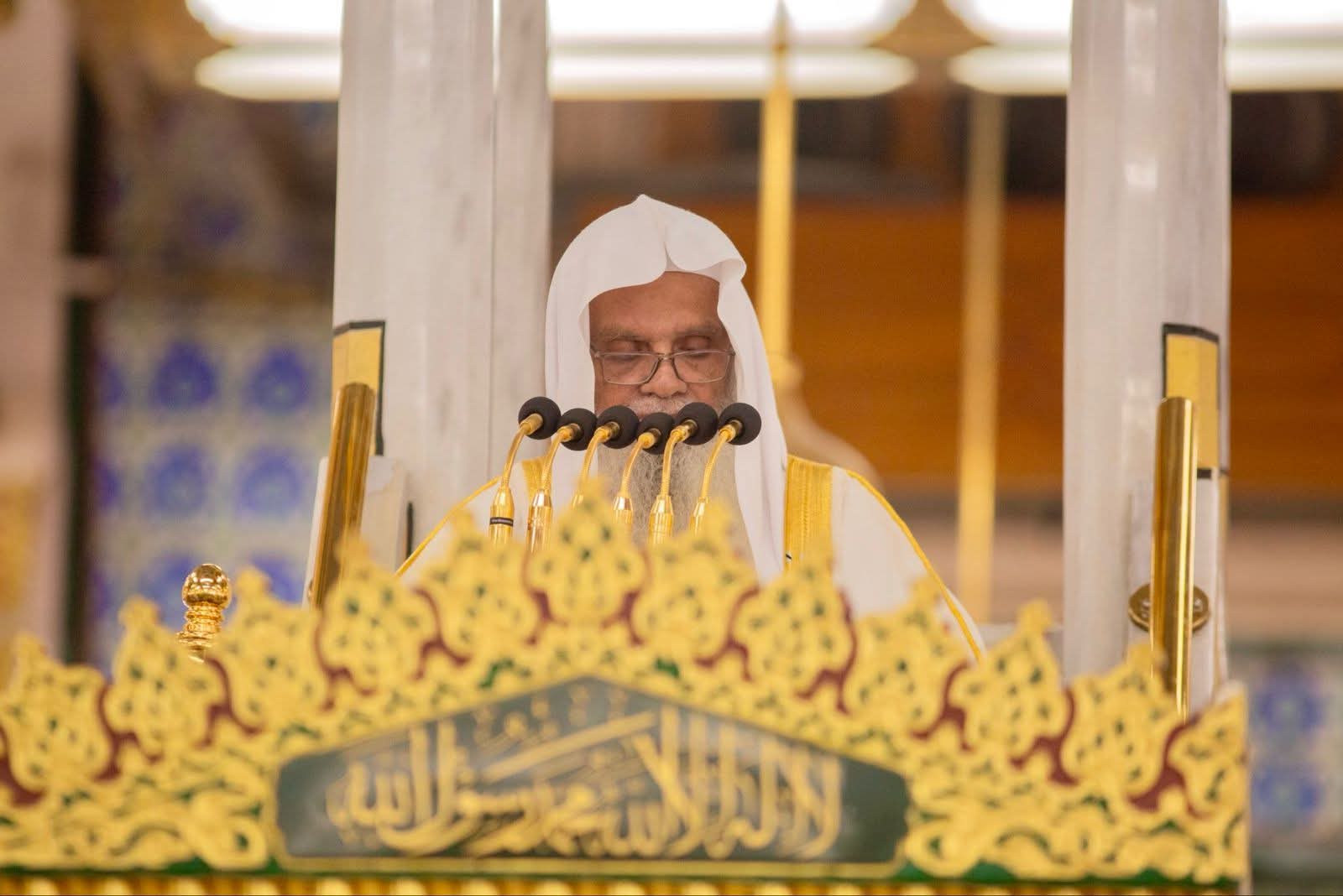 الحذيفي يؤم المصلين لصلاة الجمعة بالمسجد النبوي