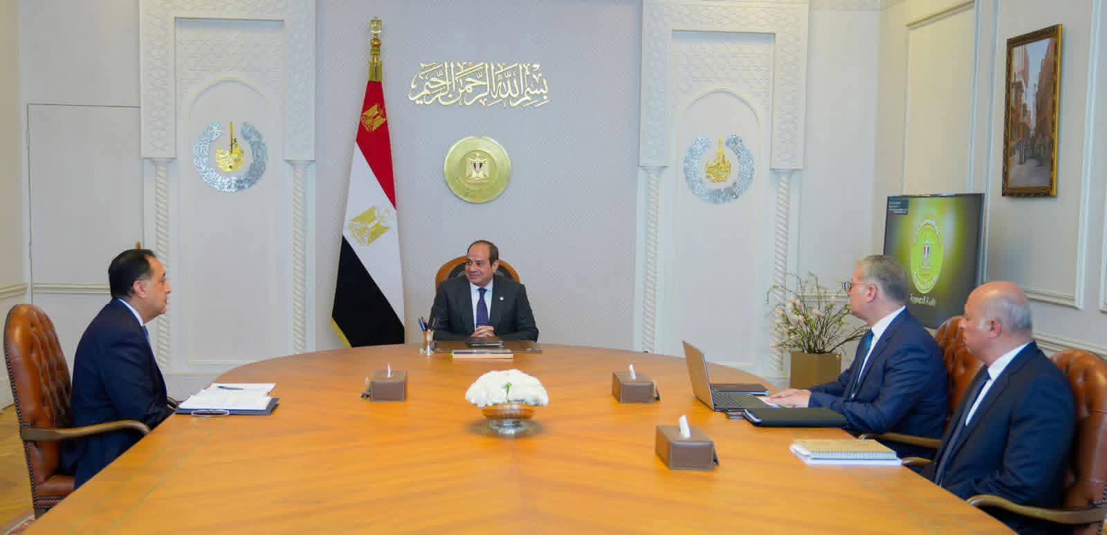 الرئيس السيسى يجتمع برئيس الوزراء ووزير البترول والثروة المعدنية