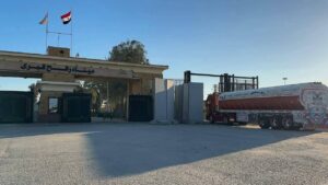 انطلاق قافلة المساعدات الإنسانية الـ 118من مصر إلى غزة