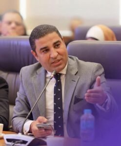 تعيين الدكتور مصطفى ثابت عميدًا لكلية الحاسبات والمعلومات بجامعة النهضة