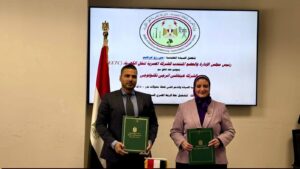 رئيس الشركة المصرية لنقل الكهرباء توقع عقدًا مع هيتاشى إنيرجى للصيانة والدعم الفني لتشغيلل محطة بدر ٥٠٠ 