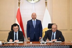 توقيع عقد إنشاء مجمع صناعي متكامل للغزل والنسيج في مدينة السويدي الصناعية بأكتوبر الجديدة