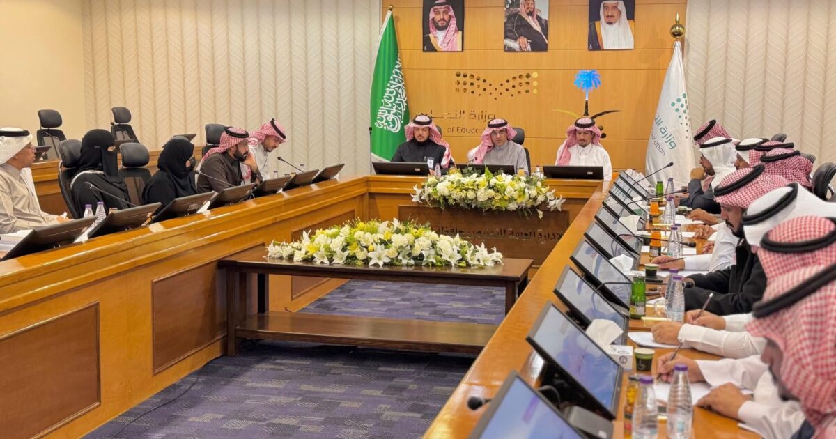 تعليم الطائف يناقش تحسين البيئة التعليمية والنموذج الاشرافي والطفولة المبكرة