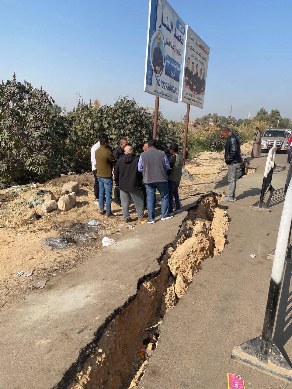 محافظ قنا يوجه بسرعة إصلاح هبوط بطريق مجمع المواقف بأبوتشت ووضع كردون لحماية المواطنين