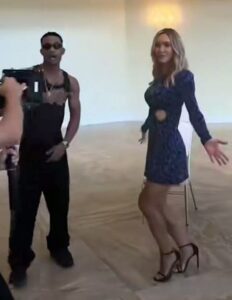 بـ ٣٥٠٠ دولار.. "نمبر وان" يشتري صورة مع عائلة سيد البيت الأبيض!