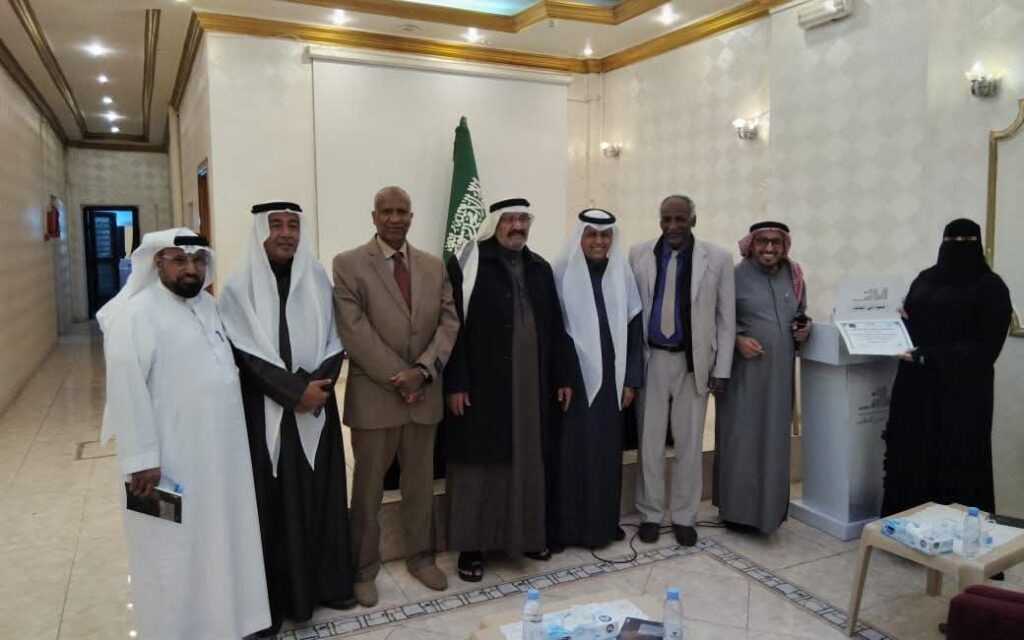 ضمن برنامج الشريك الأدبي الطاهر يحاضر عن تعلم العربية في أدبي الطائف ويوقّع ديوانه "ترانيم"