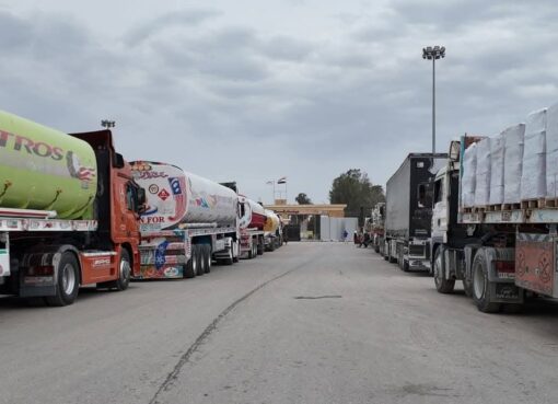 الهلال الأحمر المصري يُطلق قافلة «زاد العزة» 122 بحمولة أكثر من 212 ألف سلة غذائية و34 ألف قطعة ملابس شتوية