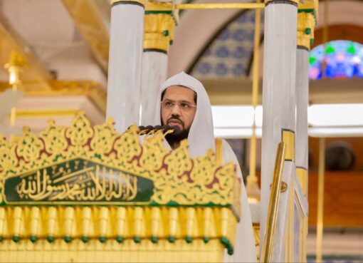 الحذيفي يؤم المصلين لصلاة الجمعة بالمسجد النبوي