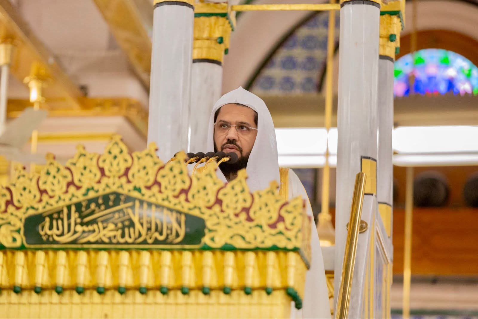 الحذيفي يؤم المصلين لصلاة الجمعة بالمسجد النبوي