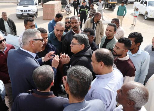 محافظ أسوان يوجه بتنفيذ إجراءات عاجلة لحل مشكلة تراكم المياه الجوفية بمنطقة الكرور