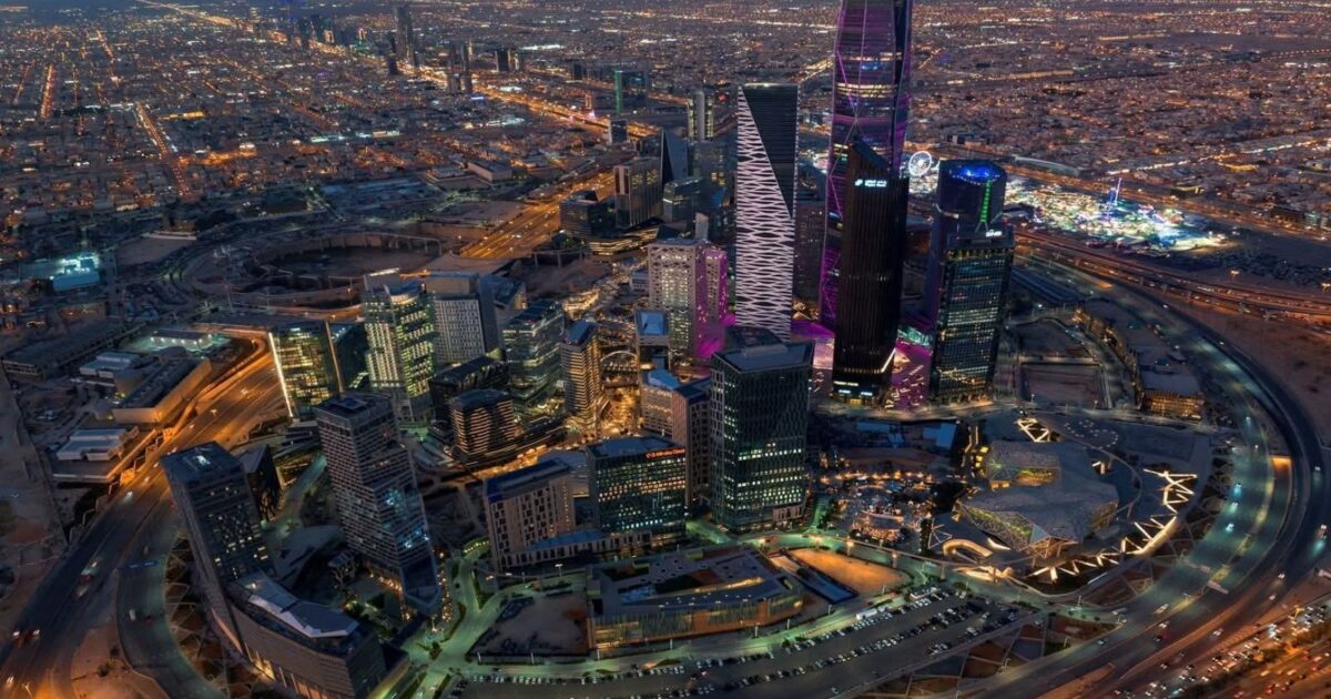 تنوع شتاء السعودية يجذب سياح الخليج بين الرياض وحائل والمنطقة الشرقية