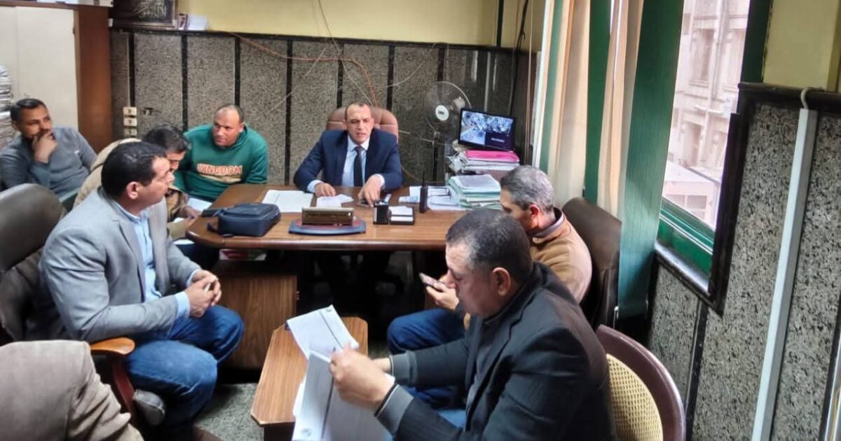 رئيس مدينة دمنهور يشدد على سرعة إنهاء ملفات التصالح خلال اجتماع موسع بالمركز التكنولوجي