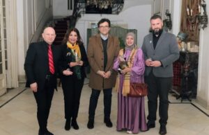 وزير الثقافة يلتقي وفد جائزة بريكس الأدبية الدولية ويؤكد الدور البارز للجائزة 