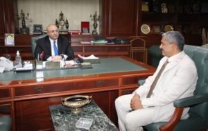 محافظ بني سويف يناقش جهود مديرية العمل في ملفات التشغيل والتدريب والسلامة المهنية