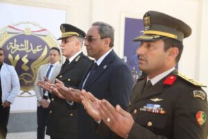 محافظ قنا ومدير الأمن يضعان إكليلًا من الزهور على النصب التذكاري لشهداء الشرطة في ذكراهم الـ74