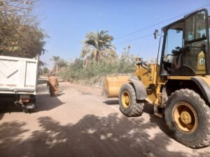 رفع 24 طنًا من المخلفات والتراكمات وتمهيد عدد من الطرق بقرى أبوتشت