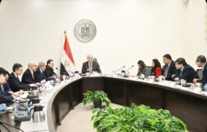 وزير التعليم العالي والسفير الفرنسي يتابعان مستجدات مشروع الحرم الجامعي الجديد للجامعة الفرنسية بمصر