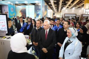 رئيس جامعة المنيا يترأس وفد طلابى لزيارة معرض الكتاب فى دورته ال57