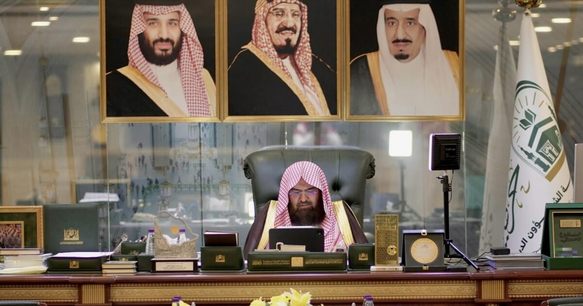 السديس يؤكد لطلاب ماجستير الشريعة والقانون بجامعة الجوف أهمية المنهج المقاصدي وربط التأصيل العلمي