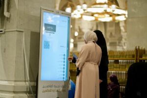 رئاسة الشؤون الدينية تعزّز منظومة الخدمات الدينية النسائية في صحن المطاف لإثراء تجربة القاصدات