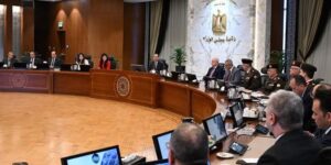 رئيس الوزراء يتابع الموقف التنفيذي والمالي