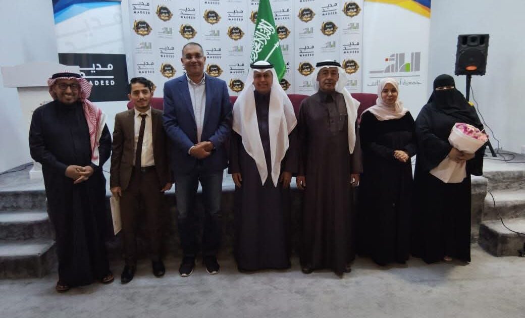 فيما جمعت مصر واليمن والسودان والسعودية (بلابل الشعر العربية ) في أمسية مديد الثالثة بأدبي الطائف 