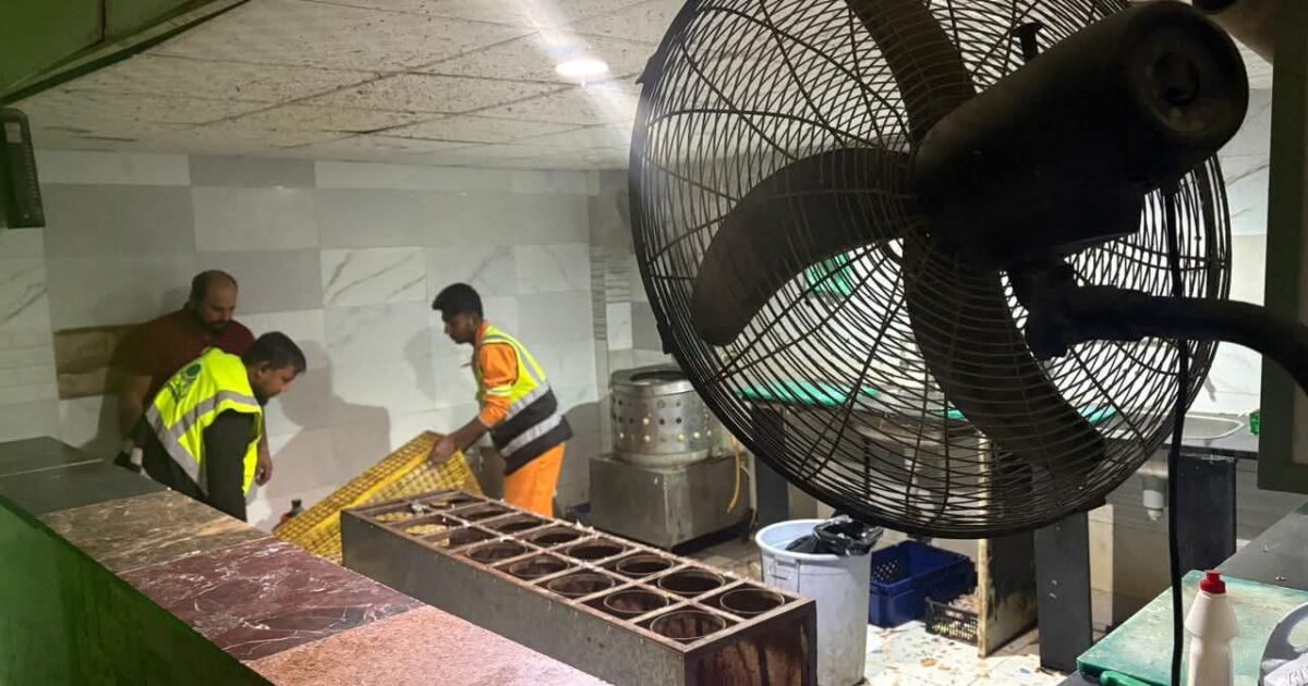 بيئة الطائف تضبط مسلخ دواجن مخالف وتُتلف منتجات مجهولة المصدر