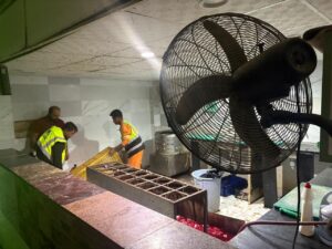 بيئة الطائف تضبط مسلخ دواجن مخالف وتُتلف منتجات مجهولة المصدر