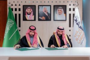 نادي الصقور والمكتب الإستراتيجي لتطوير منطقة الحدود الشمالية يوقّعان اتفاقية لتنظيم برامج وفعاليات للصقارة