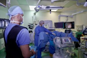 جراحتان روبوتيتان ناجحتان لحصوات الكلى بمدينة الملك عبدالله الطبية