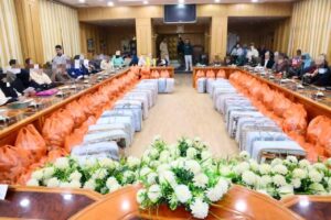 محافظ المنوفية يسلّم مساعدات تتجاوز نصف مليون جنيه لـ 65 حالة من الأسر الأولى بالرعاية وذوي الهمم