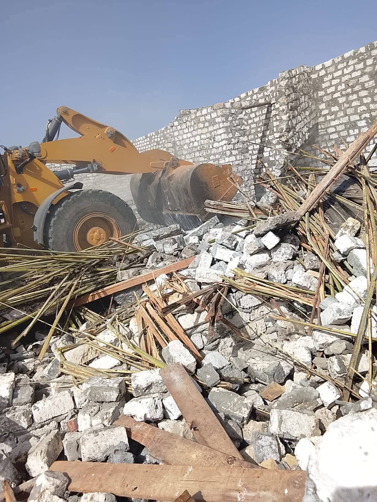 حملة مكبرة تزيل 19 حالة تعدٍ على الأراضي الزراعية بنجع حمادي