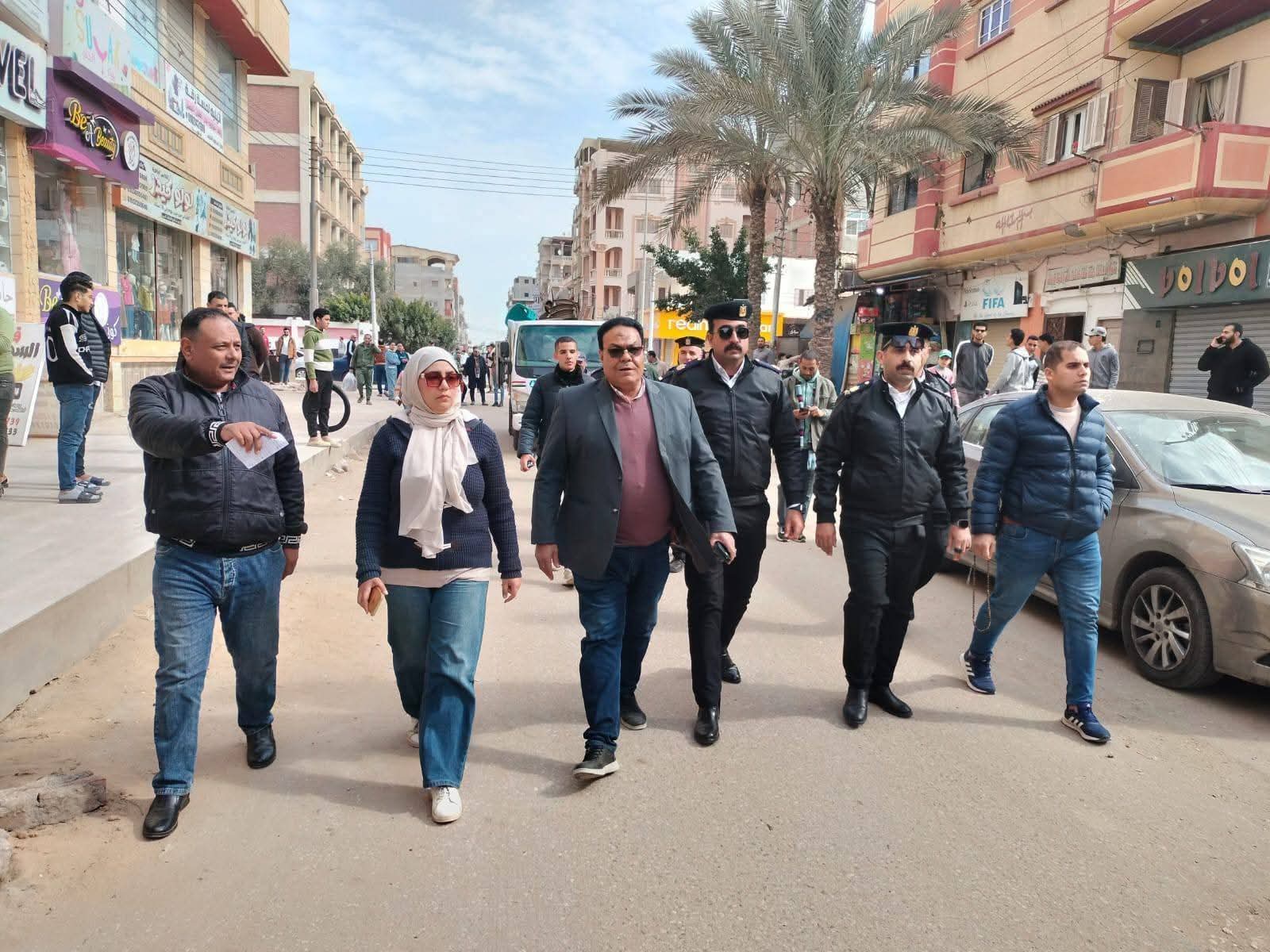 دمياط:حملة موسعة لرفع الإشغالات والتعديات بمدينة كفر سعد واستعادة الانضباط بالشوارع.