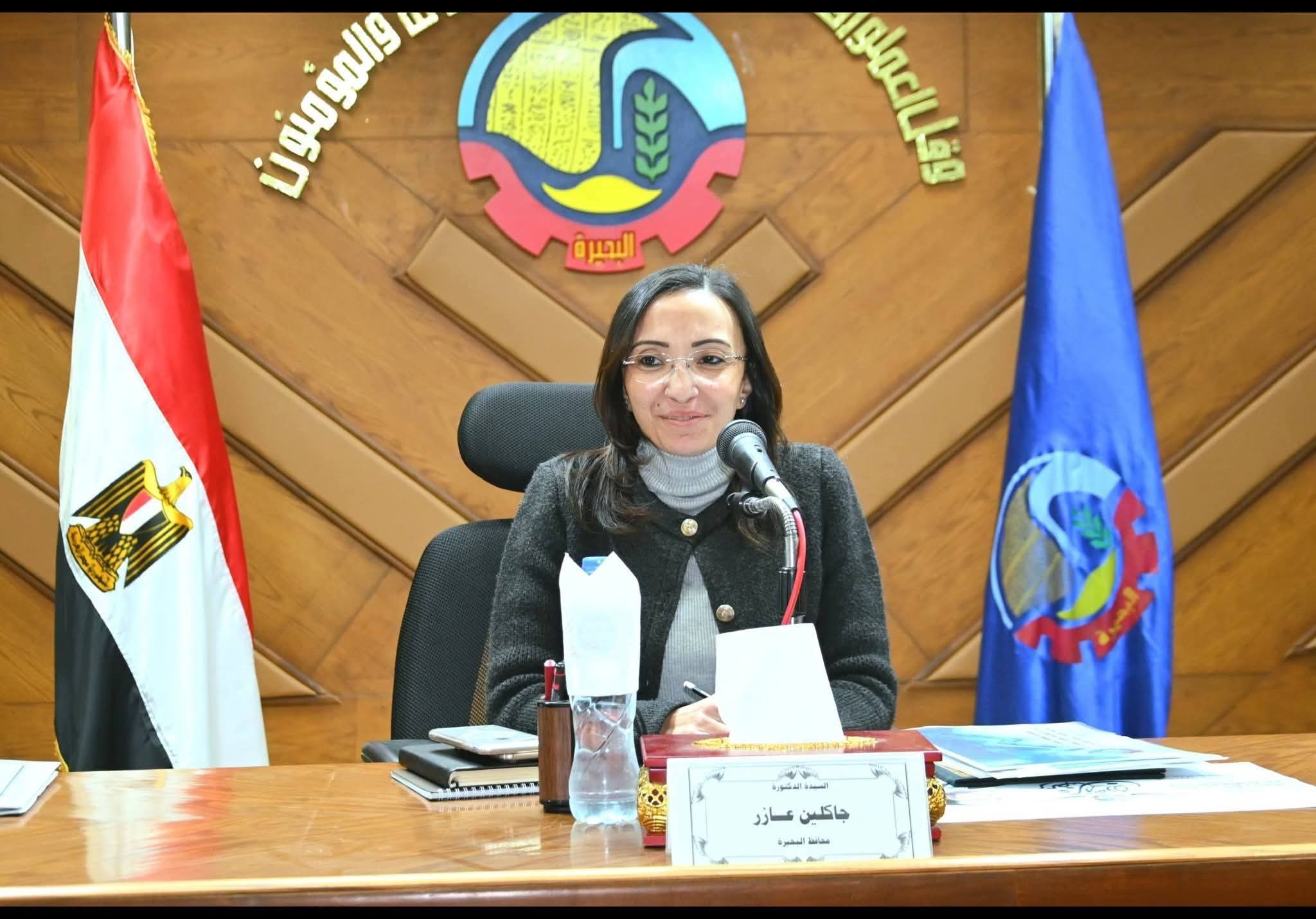 محافظ البحيرة تستعرض عدداً من التقارير والكتب الدورية 