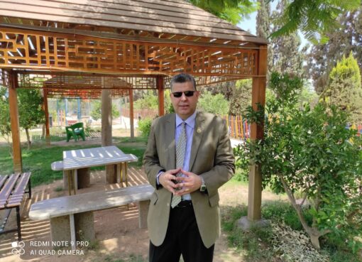 كان لا يكثر من الوعظ مخافة السآمة